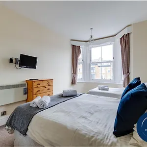 45-the-square-holiday-apartments-scarborough.yorkshirehotels.net/
